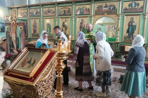 prazdnik-svyatoj-troitsy-13238792B9-FD6D-6121-B86A-48053586B950.jpeg