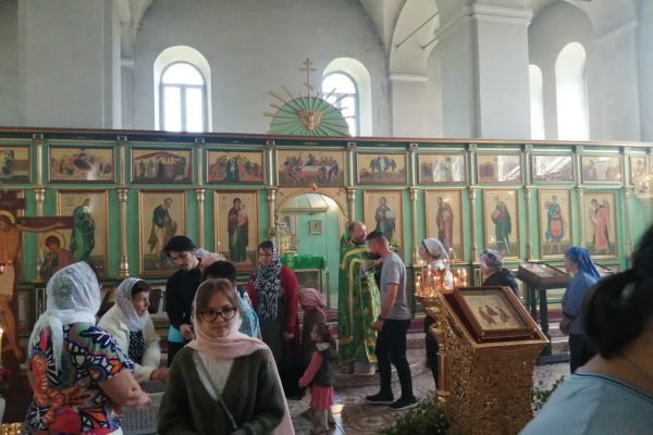 prazdnik-svyatoj-troitsy-173B8CBE68-9E27-8034-55AE-566779B15BE5.jpeg