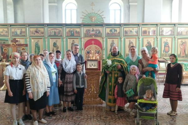prazdnik-svyatoj-troitsy-243D794DC3-BE8F-E0D3-356F-964E07D984CE.jpeg